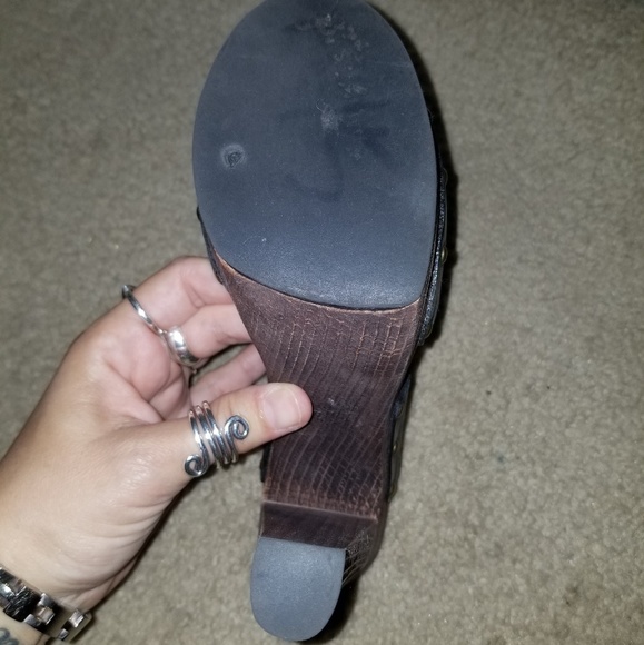 💸SOLD💸 Siren Leather & Wooden Block Platform - Picture 4 of 4